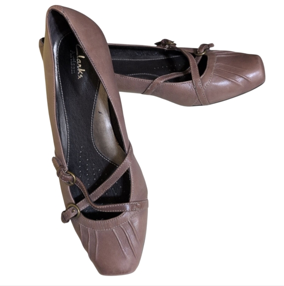 Clarks Artisan Taupe Brown  Mary Jane 7.5 Active Air Slip On Flat Straps Shoes - Picture 1 of 6